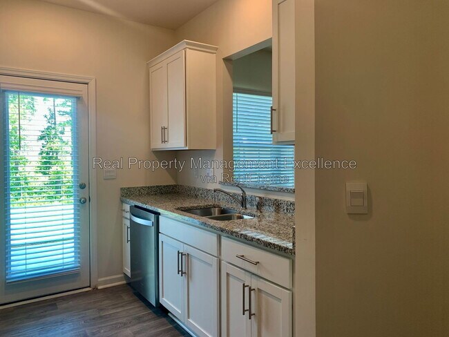 Building Photo - 213 David Hl Dr