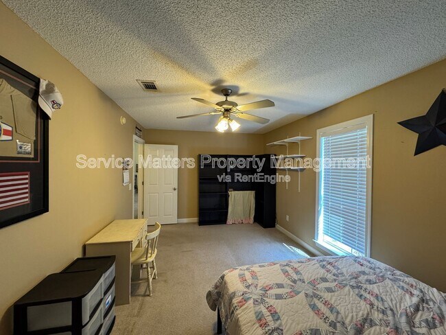 Building Photo - 6277 Pansy Dr