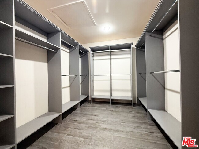 Building Photo - 15020 Encanto Dr
