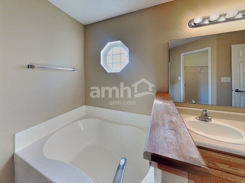 Building Photo - 1830 Eastfork Dr