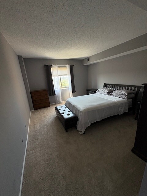Building Photo - 5901 Mount Eagle Dr