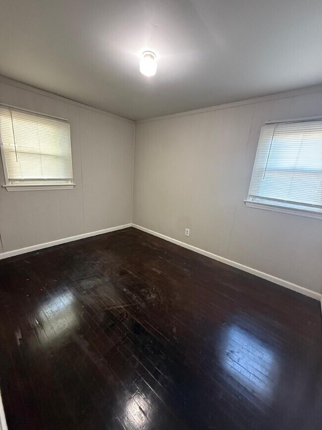 Primary Photo - 1117 Redman Blvd