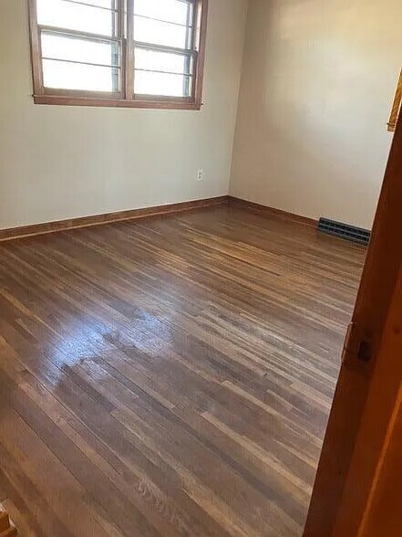 Bedroom 1 - 400 7th Ave SE