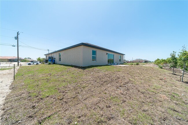 Building Photo - 2122 NW 9th Ave