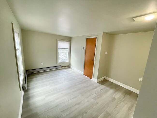 Building Photo - 20 Latham Ct