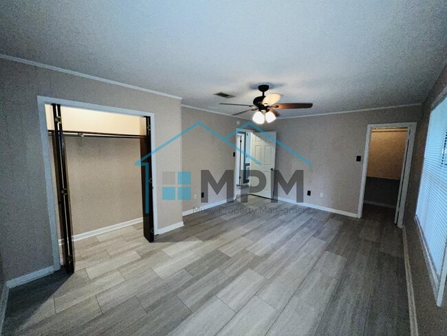 Building Photo - 105 Hilltop Dr