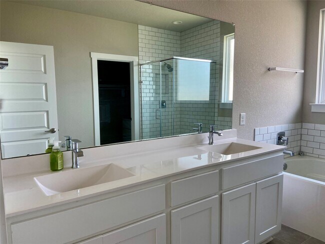 Building Photo - 28503 Hannahs Harbor Ln