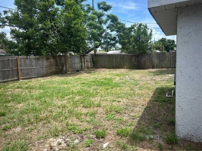 Building Photo - 2018 Hess Dr