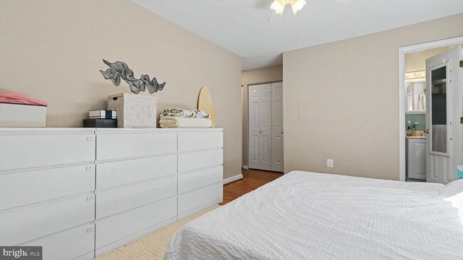 Building Photo - 9912 Pomona Dr