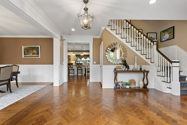 Building Photo - 354 Oaklawn Ave