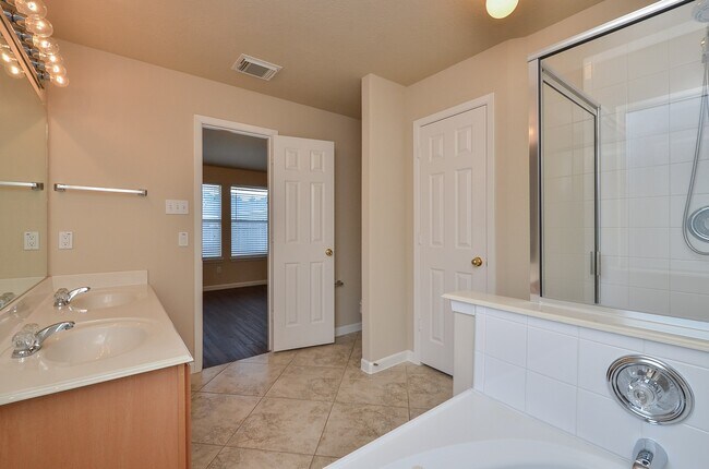 Building Photo - 15522 Forest Creek Farms Dr