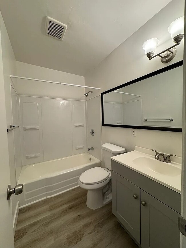 Building Photo - Hurlbut