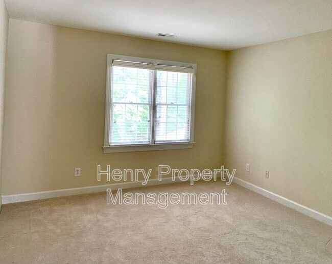 Building Photo - 212 Lewey Brook Dr