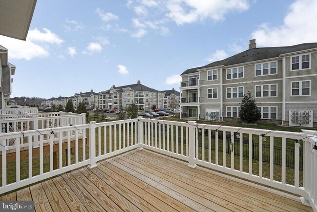 Building Photo - 272 Macoun Way