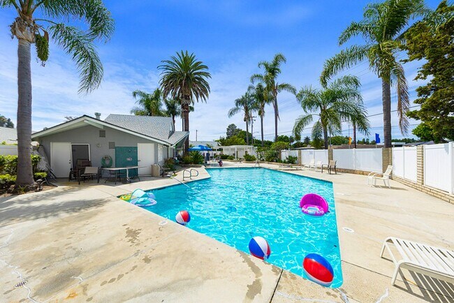 Building Photo - Updated 2 bed, 2 bath