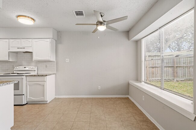 Building Photo - 1310 Mossridge Dr