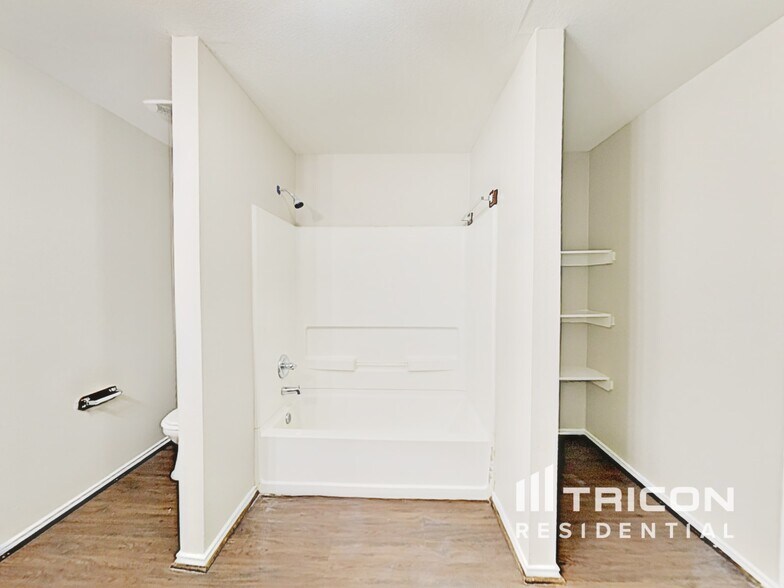 Building Photo - 7734 Galleon Field Ln