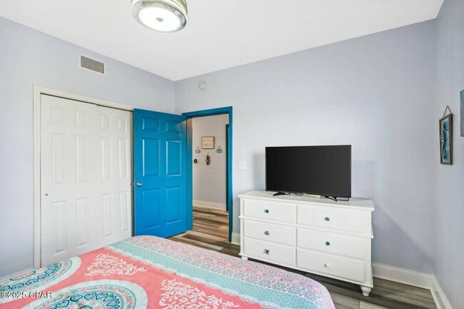 Building Photo - 9860 S Thomas Dr