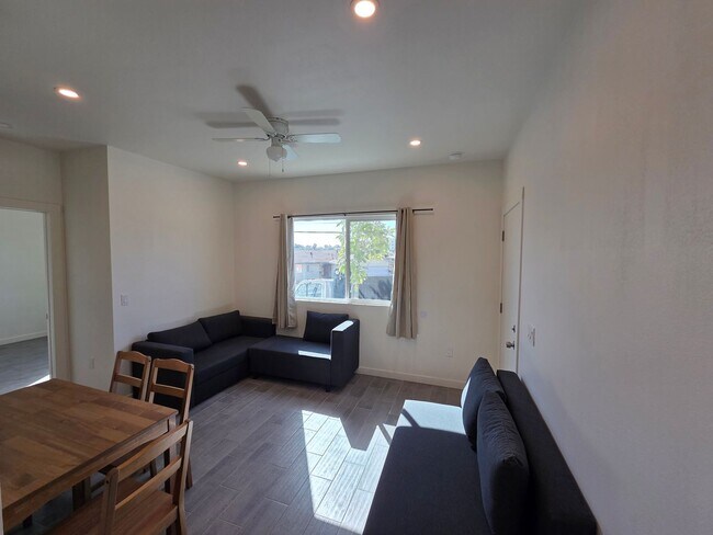 Building Photo - 847 Winston Dr