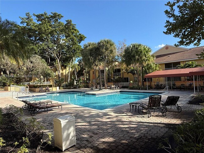 Building Photo - 931 Coral Club Dr