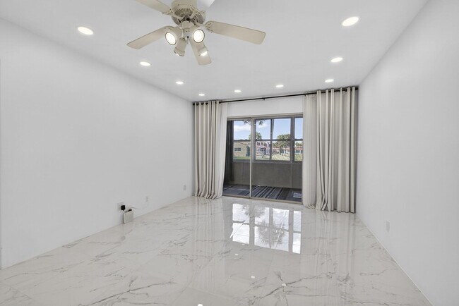 Building Photo - 105 Lake Irene Dr