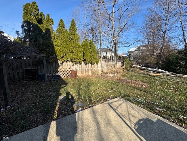 Building Photo - 7435 Sycamore Run Dr