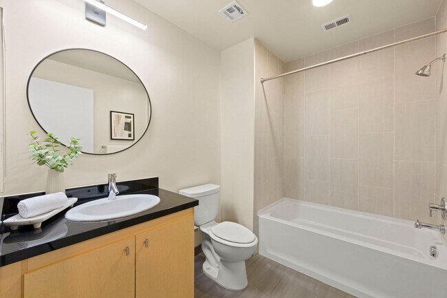 Building Photo - 2 Bed/2 Bath Luxury Condo at The Bond