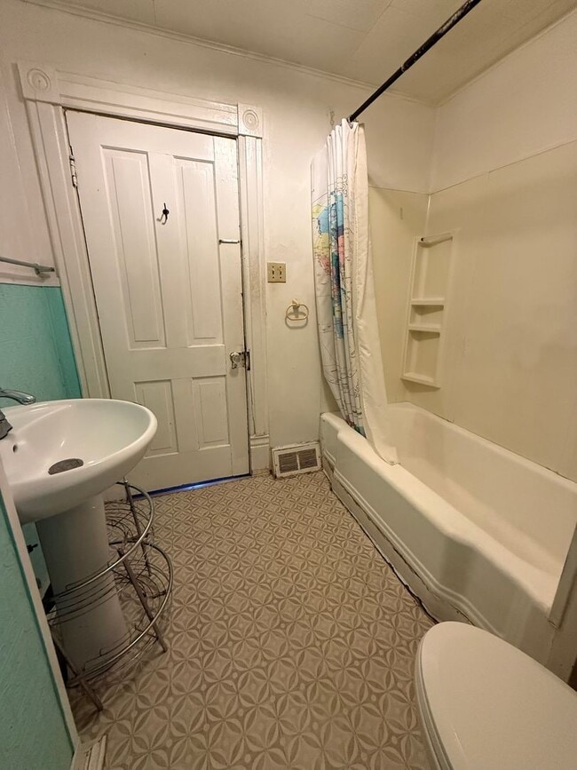 Building Photo - Big Character. Bigger Home in this 4 Bedroom-1 Bathroom charmer