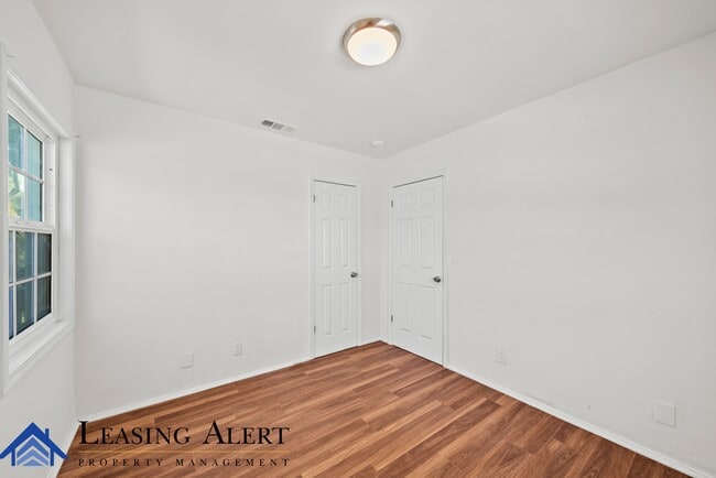 Building Photo - 700 S Kalisher St