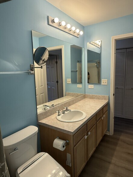 Building Photo - 1154 N Howe St