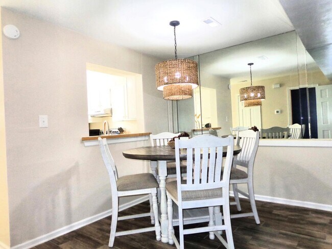 Building Photo - Lynnhaven Shores