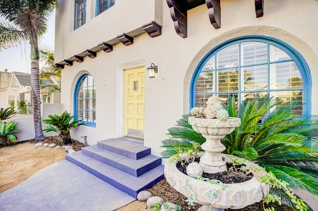 Building Photo - 479 Gaviota Ave