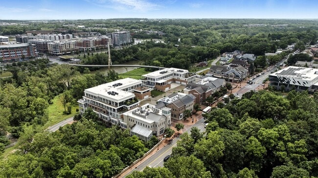 Building Photo - Luxury Condo in Dublin's Coveted Bridge Pa...