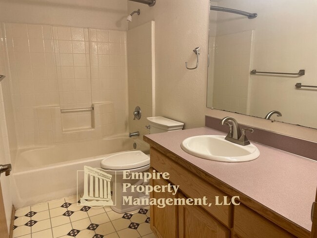 Building Photo - 981 Echo Hollow Rd