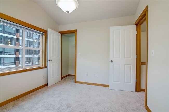 Building Photo - 844 NE 66th St