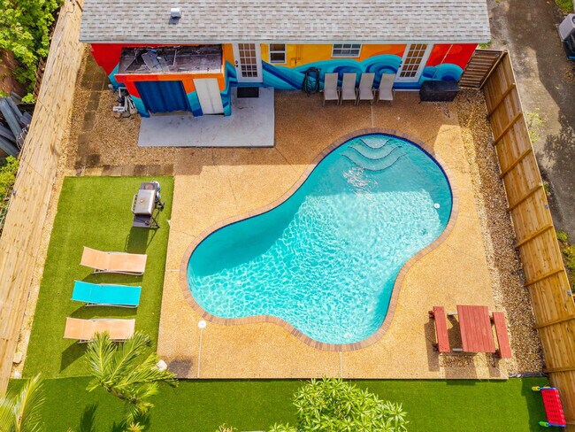 Building Photo - 1425 NE 5th Terrace