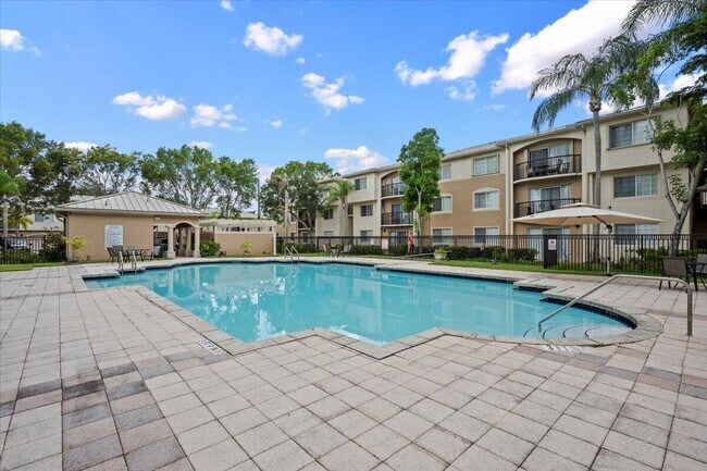 Building Photo - 800 Crestwood Ct S