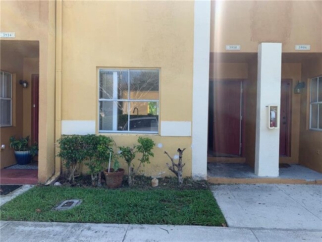 Primary Photo - 3910 NW 90th Ave