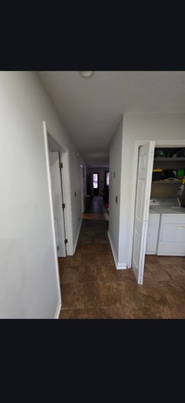 Building Photo - 4365 Lakeside Dr