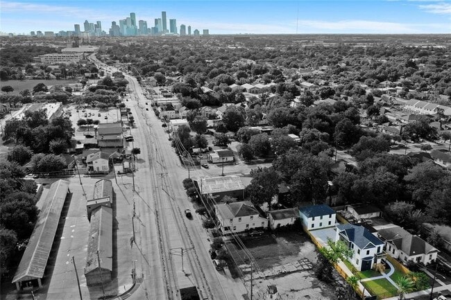 Building Photo - 310 Delmar St