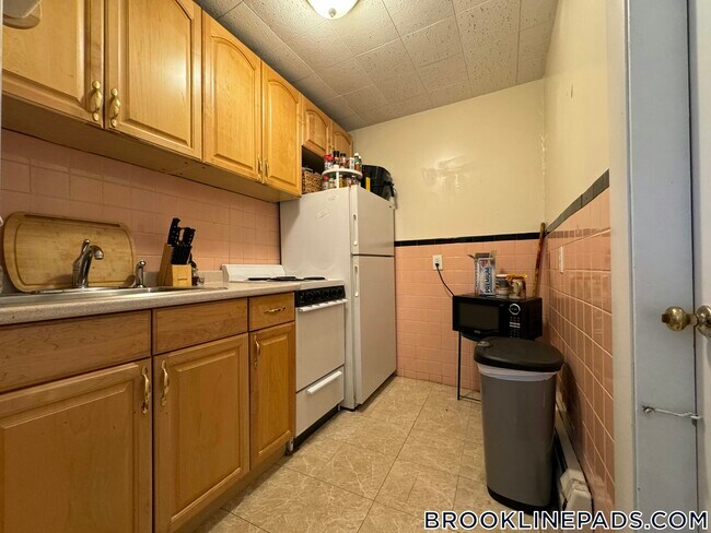 Primary Photo - 1063 Beacon St