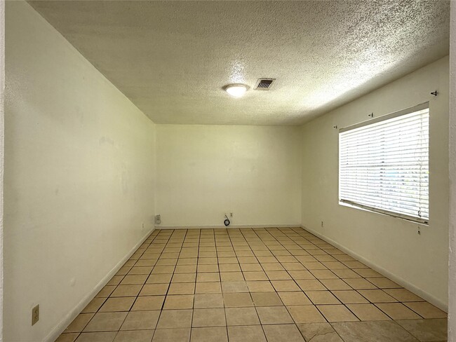 Building Photo - 8842 Barton St