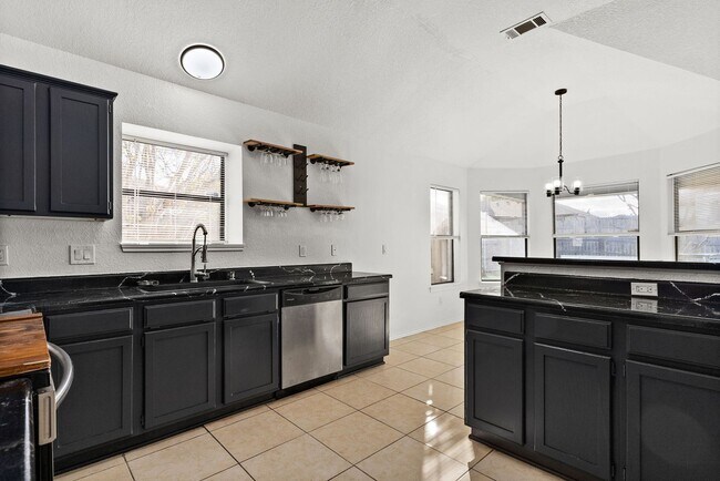 Building Photo - 4803 Topsey Dr