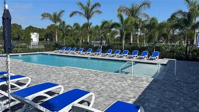 Building Photo - 655 SE Lk Fls St