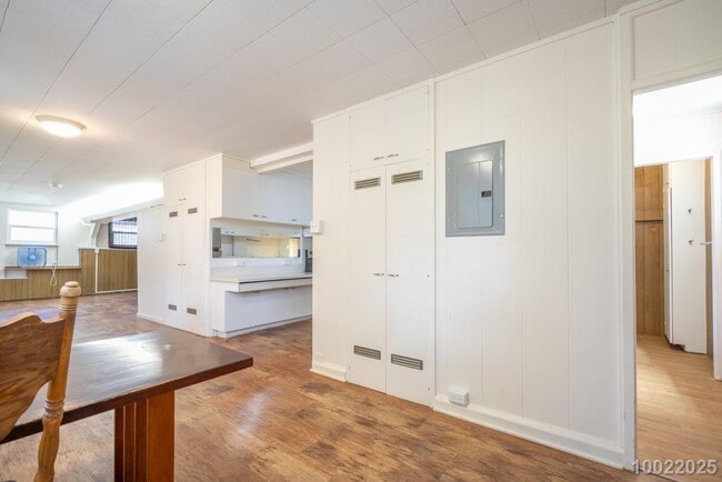 Building Photo - Move in Ready! 1 BD 1 BA home in Aiea ($300 off the first month’s rent if moved in before Decembe...