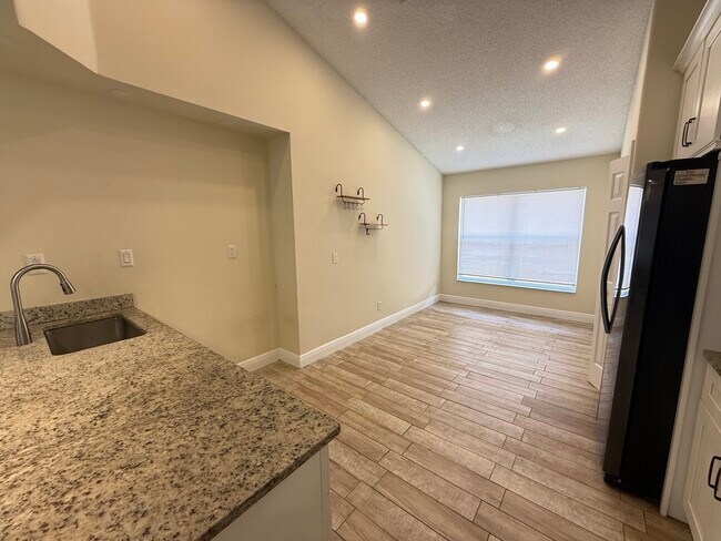 Building Photo - 1221 Singleton Cir