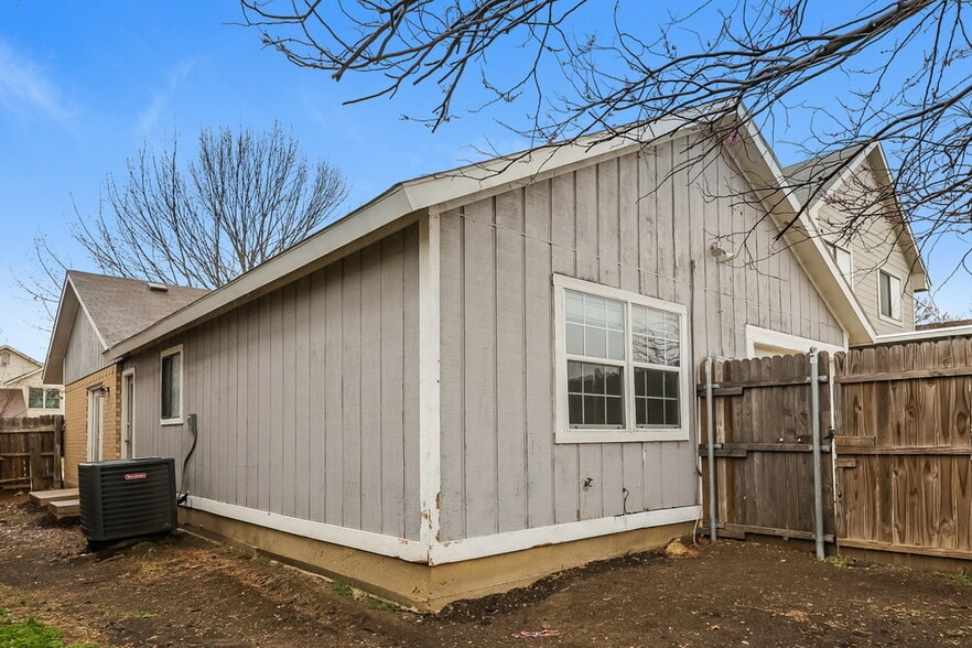 Building Photo - 140 Callender Dr