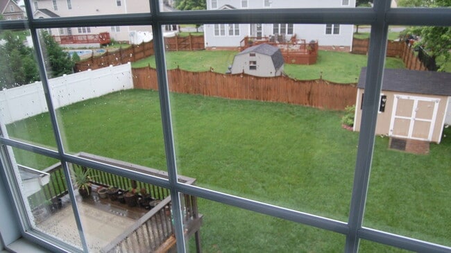 Building Photo - 2218 Midview Rd