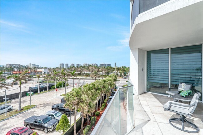 Building Photo - 18911 Collins Ave