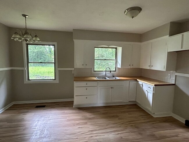 Building Photo - remodeled 3 bedroom 1 bath home for rent i...